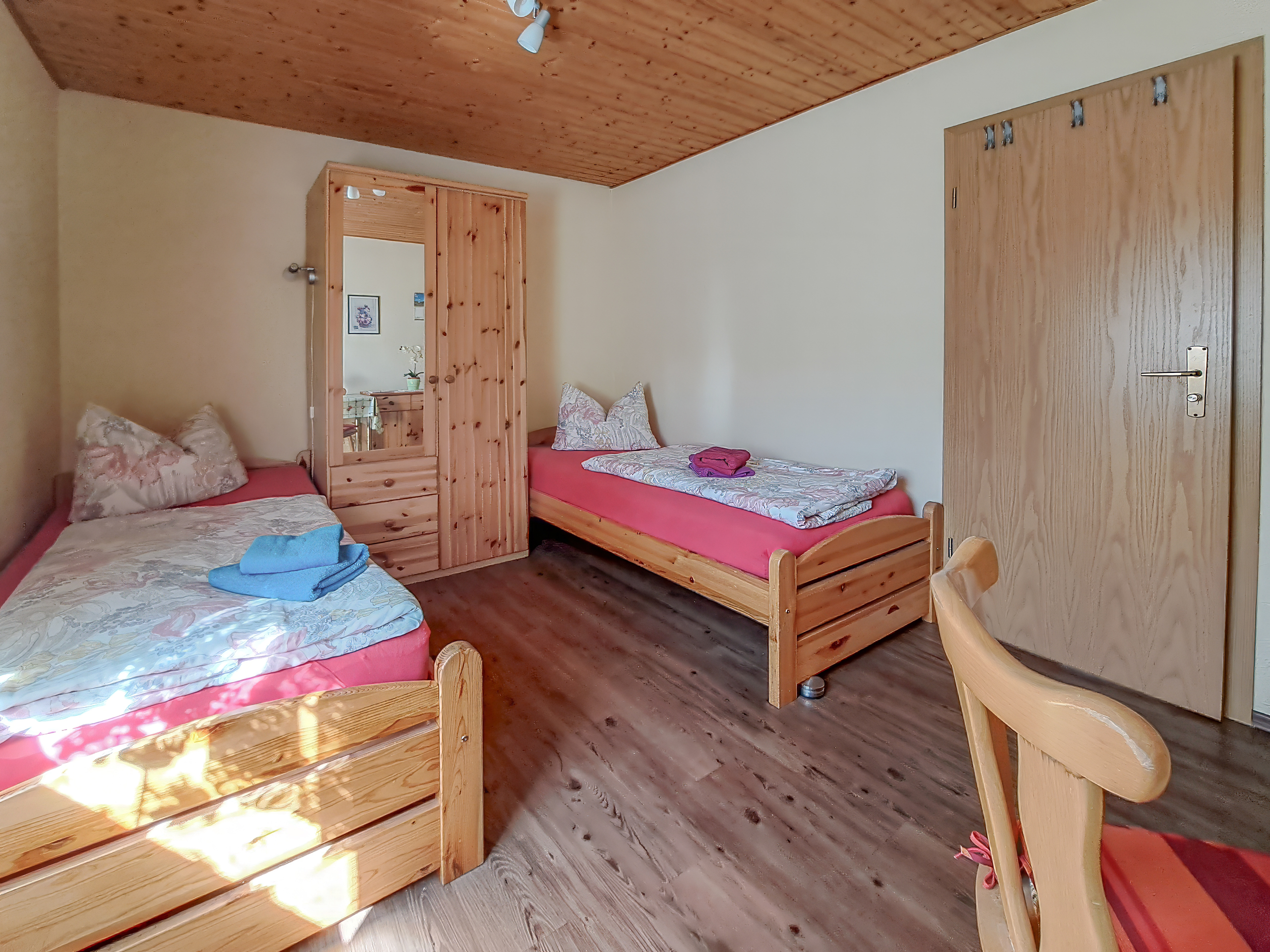 Doppelzimmer mit zwei Einzelbetten