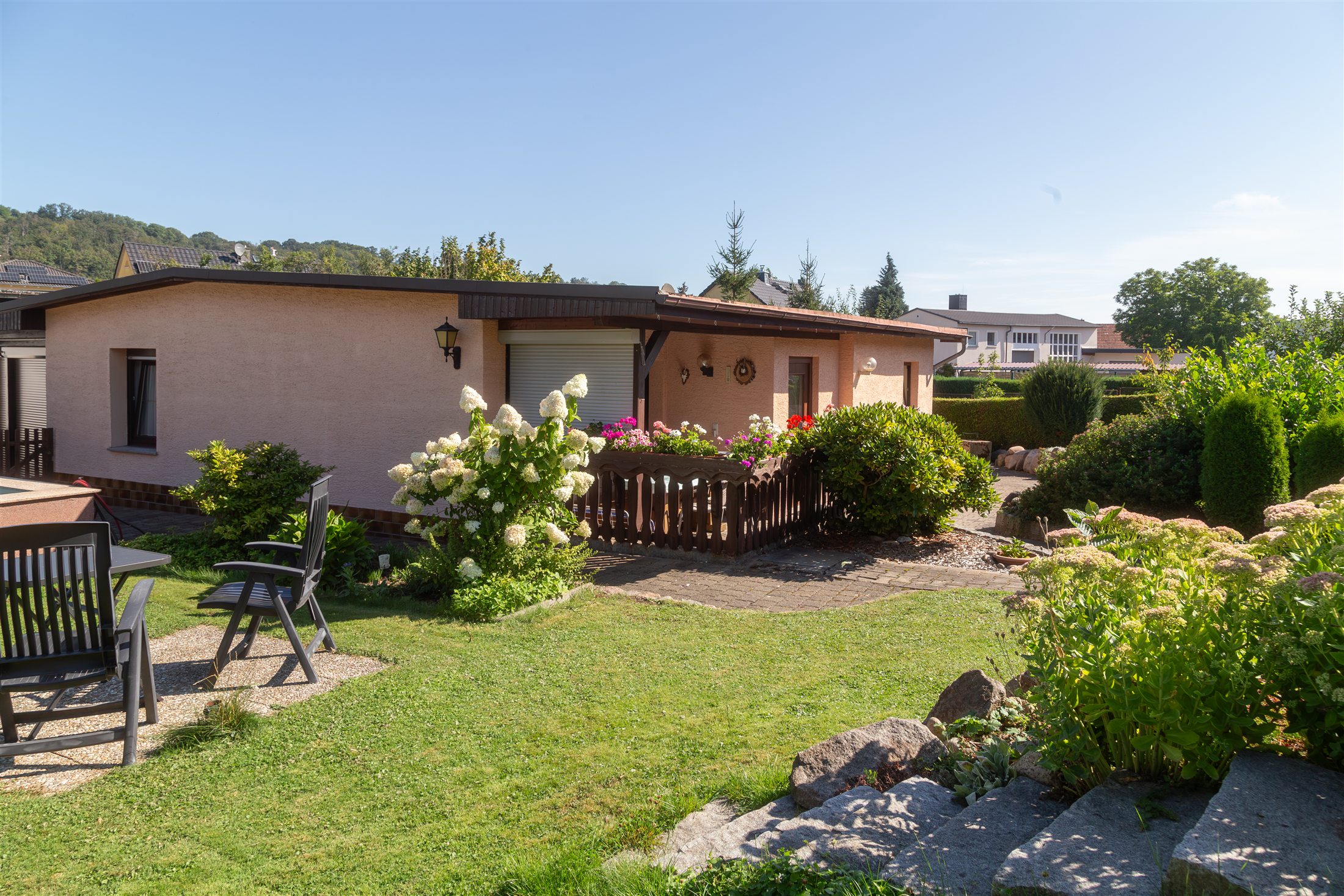 Ferienwohnung Limbach mit blühendem Garten